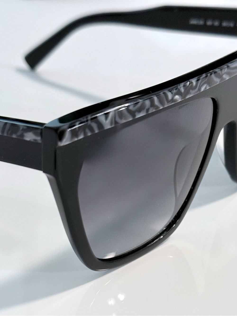 Stunning NEW Rebecca Minkoff black sunglasses with CASE & CLOTH • So chíc!